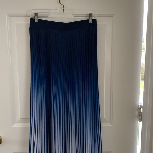 Leo & Ugo Paris Blue Ombré Pleated Skirt. Size Small - Picture 7 of 11